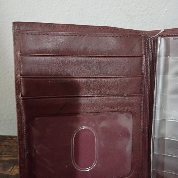 Buxton, EUC, Unisex, Leather Wallet with Embossed Design, Snap Closure